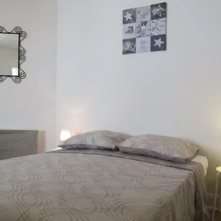 Appartement Très Beau Studio En Centre Ville Historique Thiers