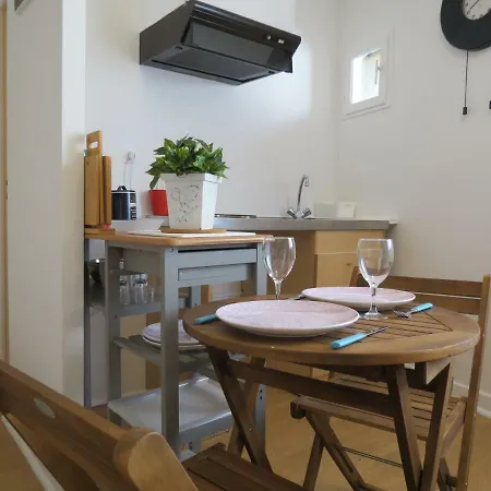 Appartement Très Beau Studio En Centre Ville Historique Thiers